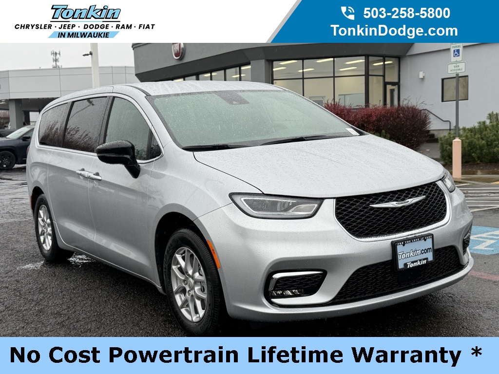 2026 Chrysler Pacifica Select's photo