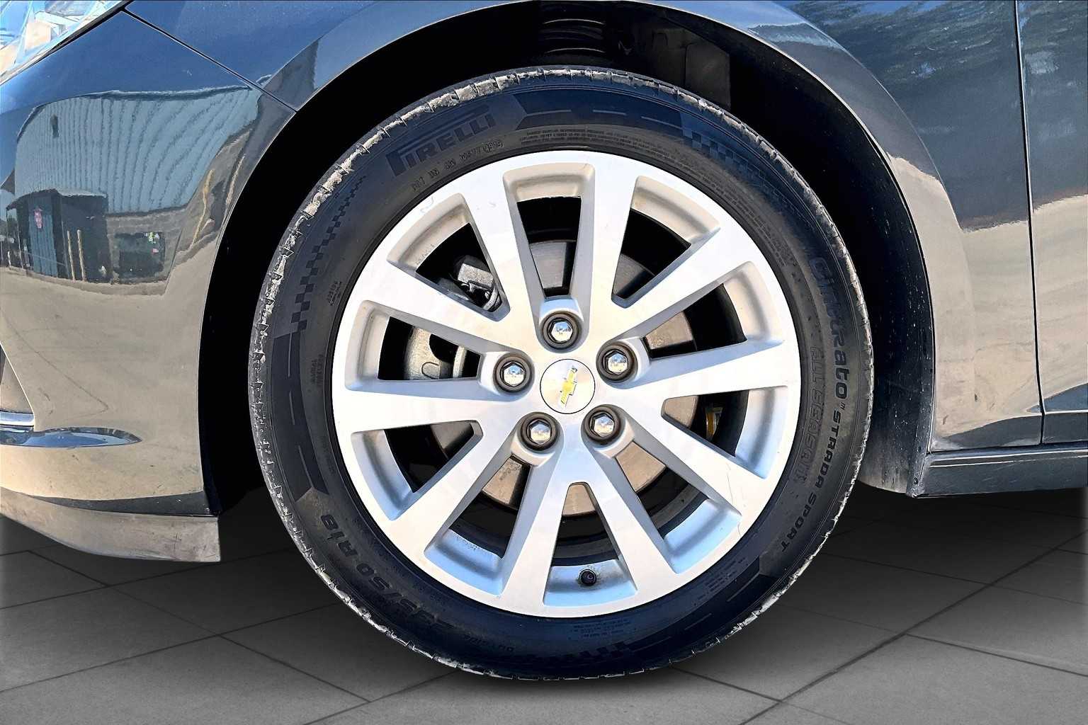 2015 Chevrolet Malibu 2LT photo 11