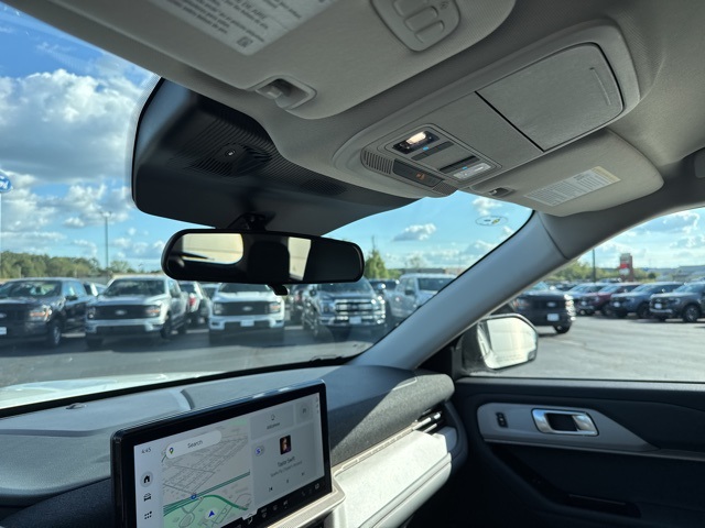 2025 Ford Explorer photo 17