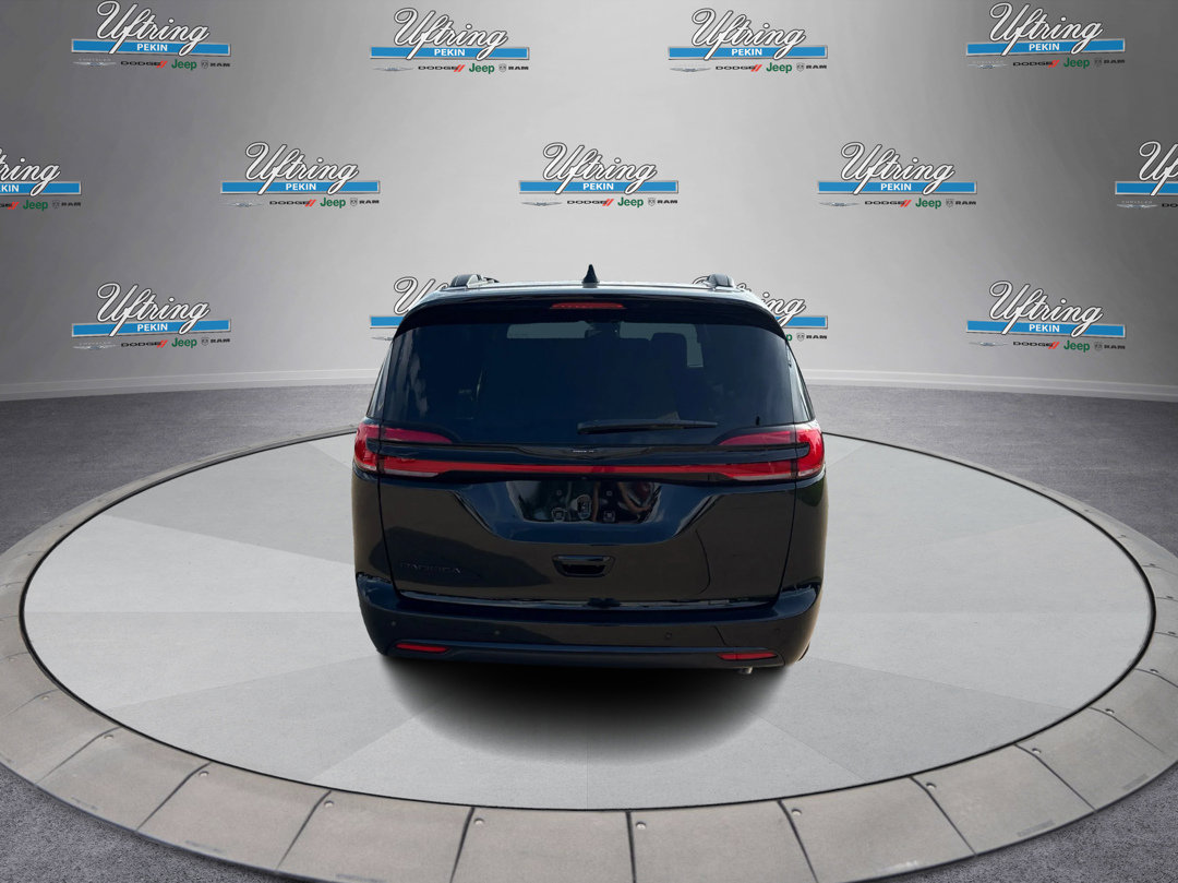 2025 Chrysler Pacifica photo 4