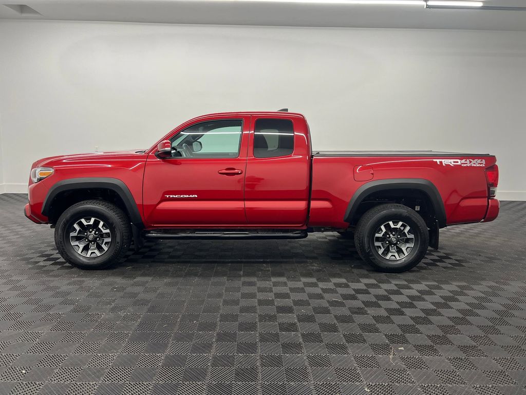 2016 Toyota Tacoma TRD photo 2