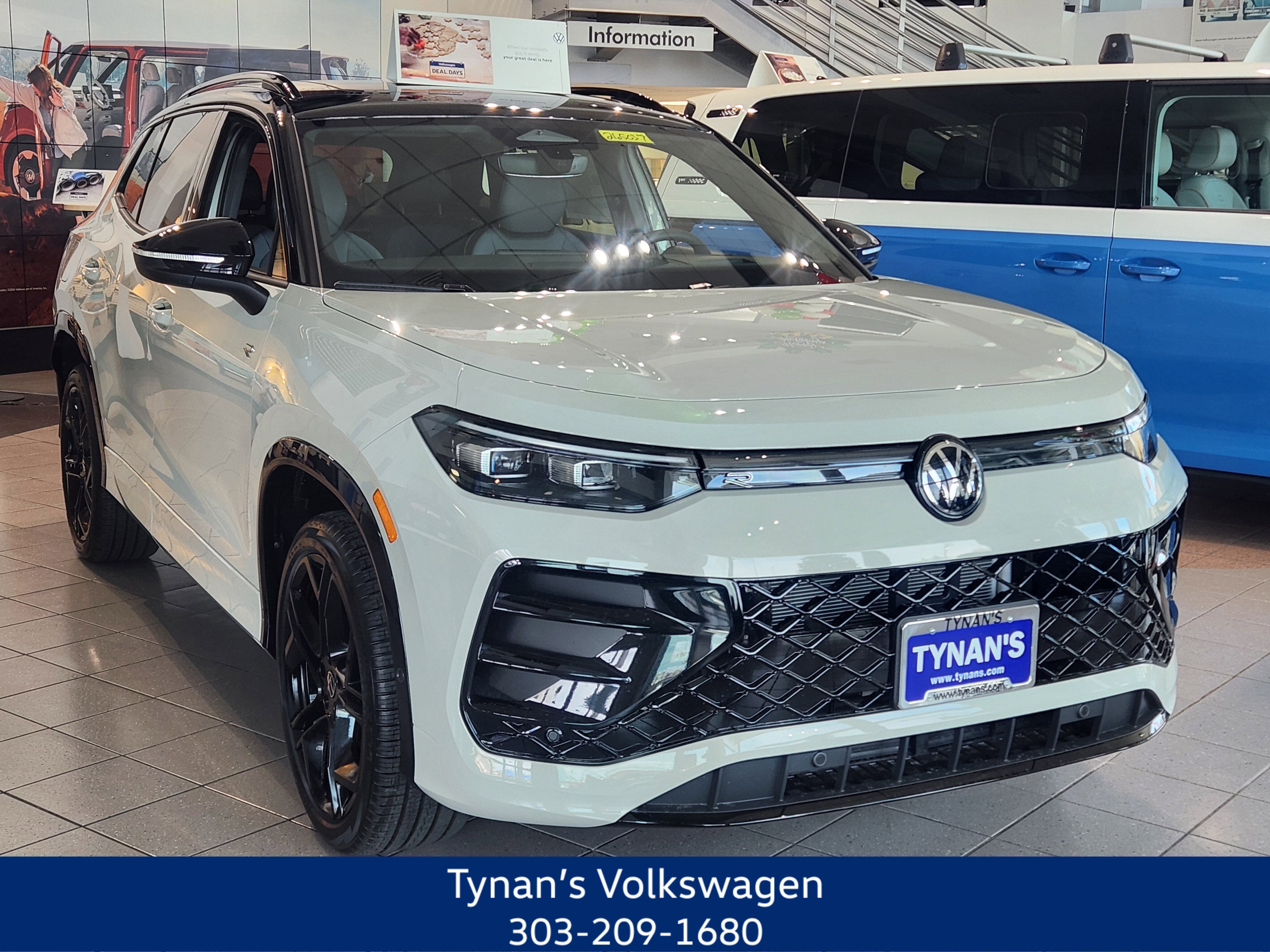 2026 Volkswagen Tiguan SE R-LINE BLACK's photo