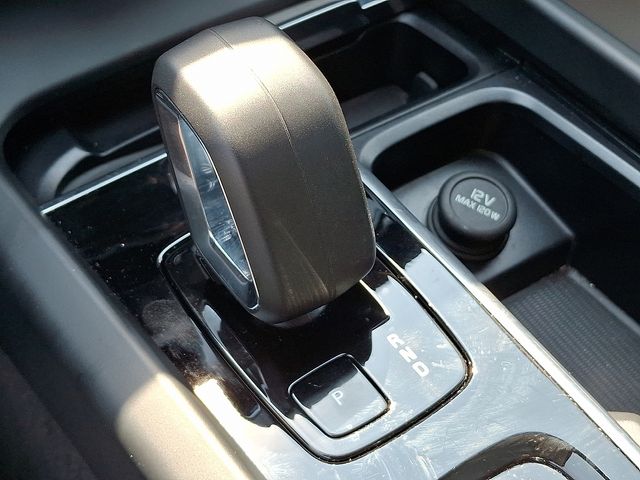 2025 Volvo XC60 B5 Plus photo 17