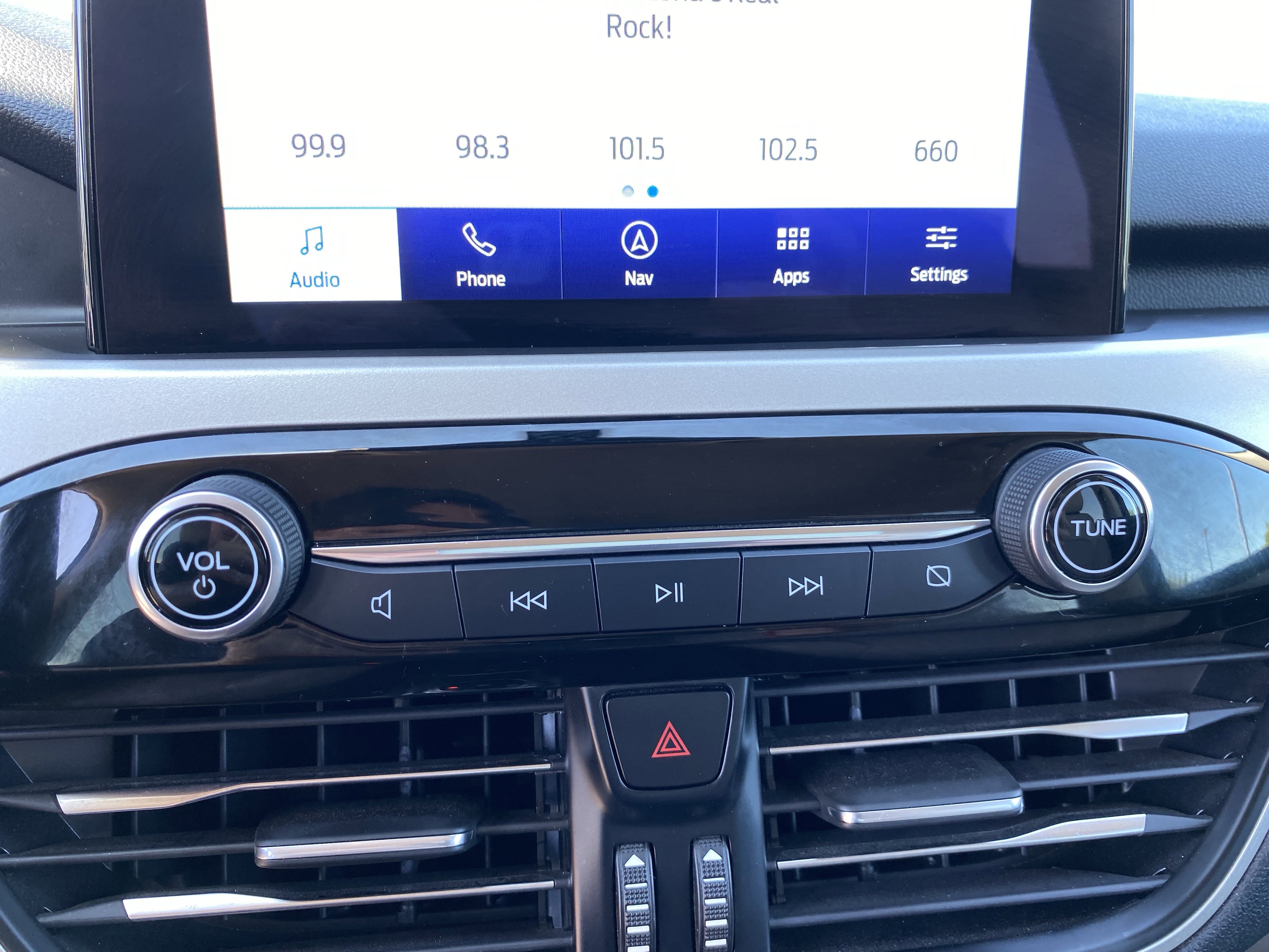 2020 Ford Escape SEL photo 2