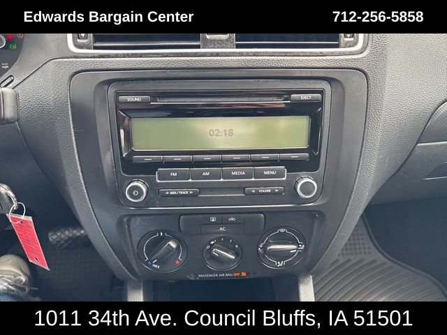 2011 Volkswagen Jetta 2.0 Base photo 17