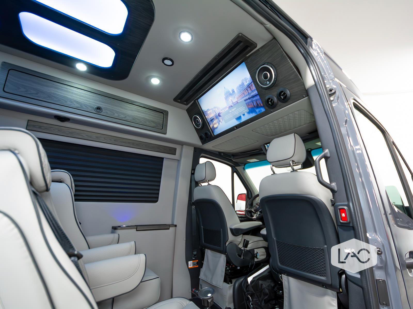 2025 Mercedes Benz Sprinter 3500 photo 2