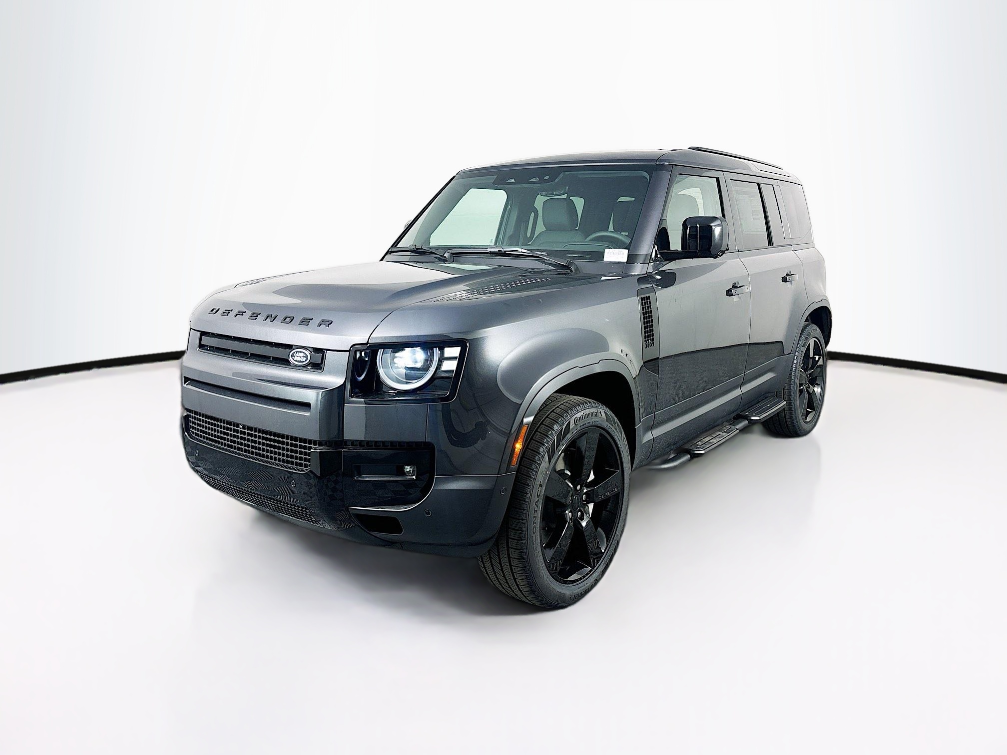 2026 Land Rover Defender S's photo