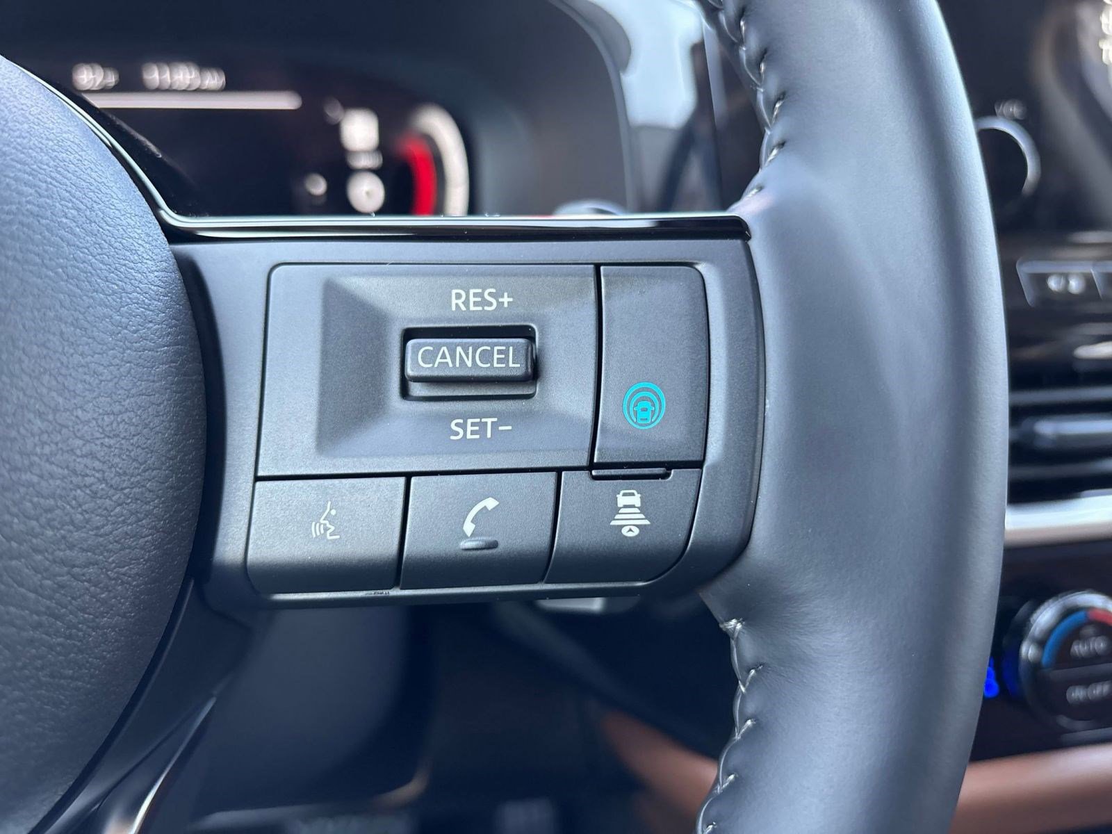 2025 Nissan Pathfinder Platinum photo 27