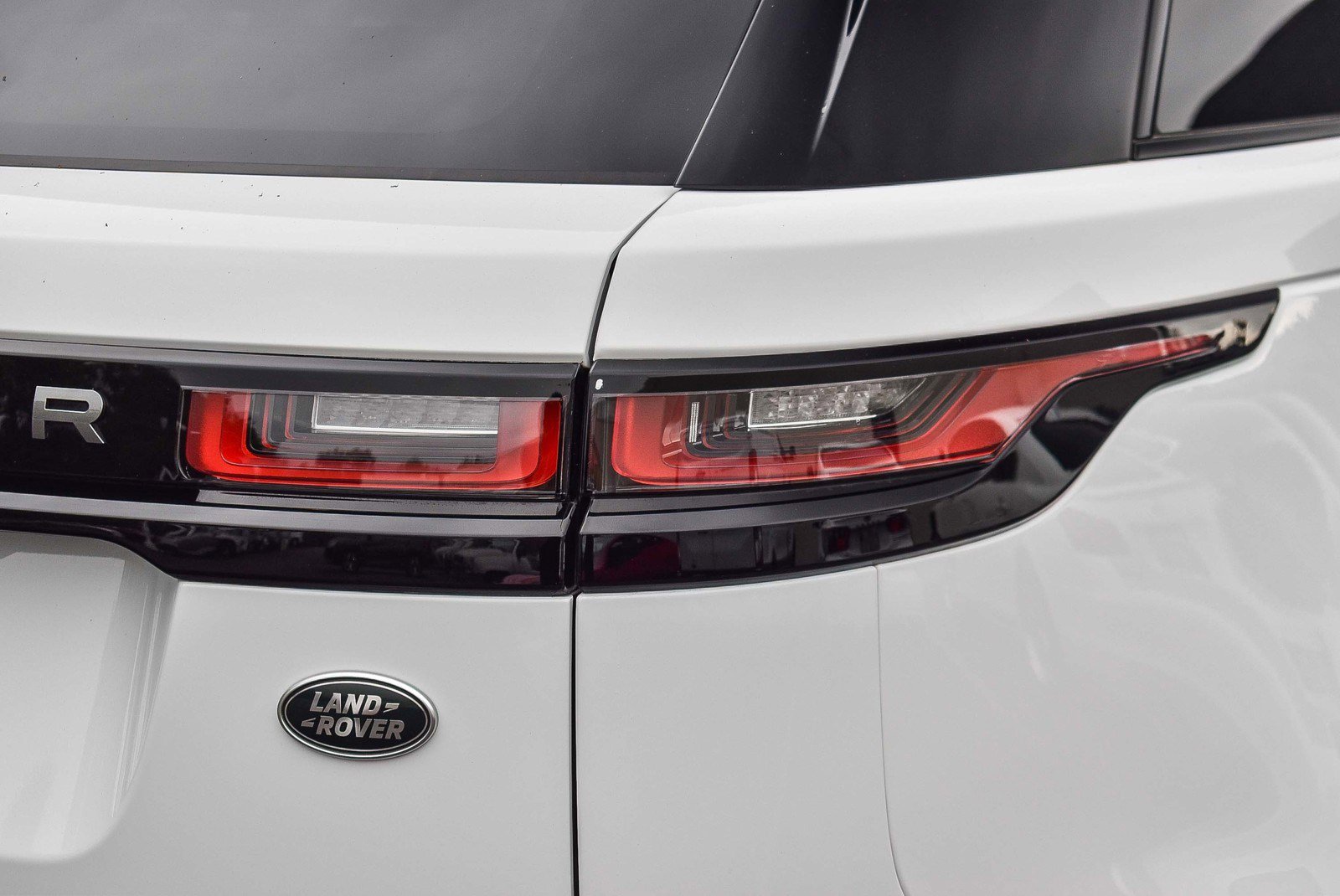 2021 Land Rover Range Rover Velar R-Dynamic S photo 6