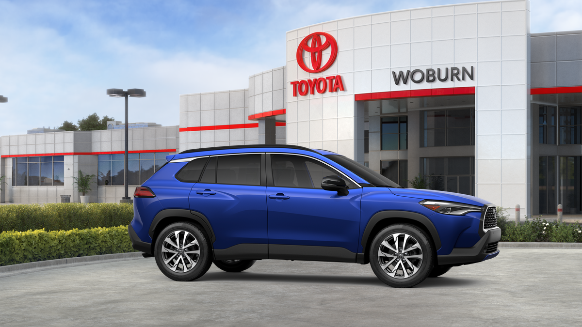2025 Toyota Corolla Cross XLE photo 3