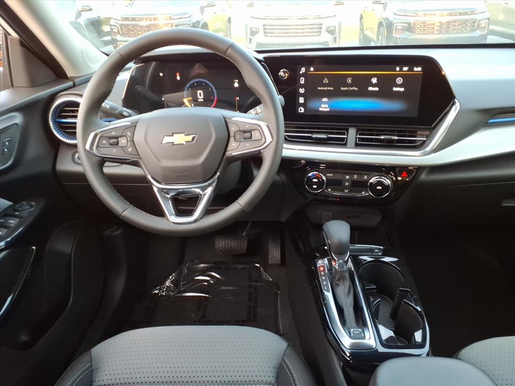2025 Chevrolet Trax LT photo 8