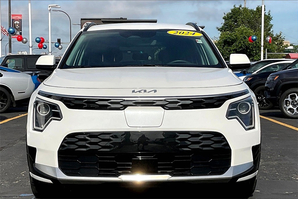 Used 2024 Kia Niro Wind with VIN KNDCR3L14R5098698 for sale in Oak Lawn, IL