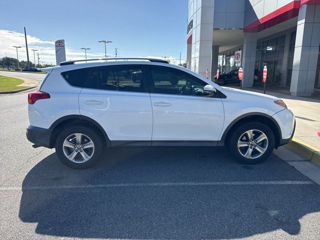 2015 Toyota RAV4 XLE photo 3