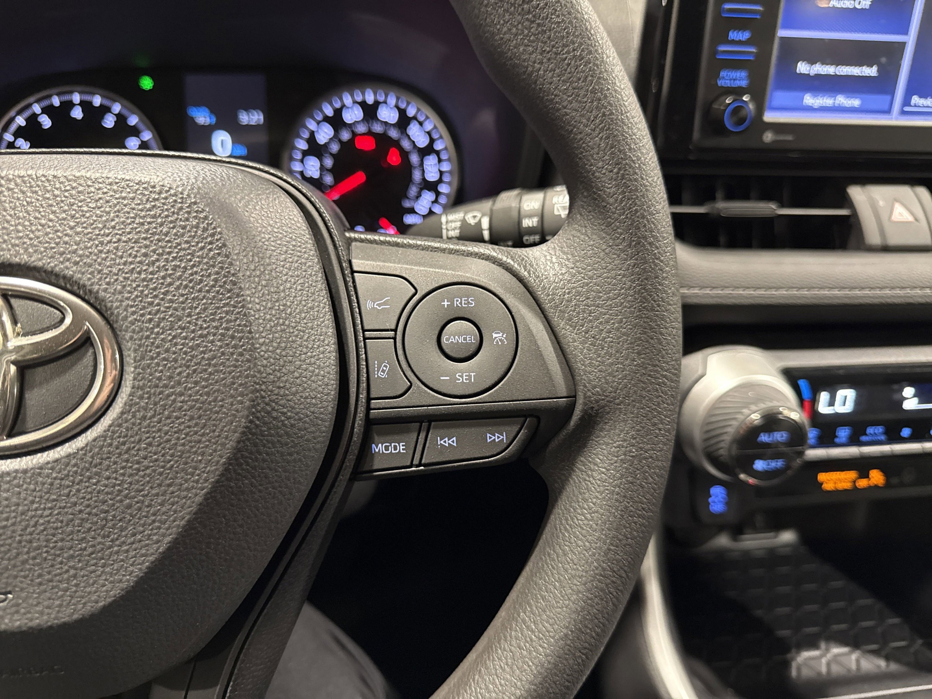 2022 Toyota RAV4 XLE photo 16