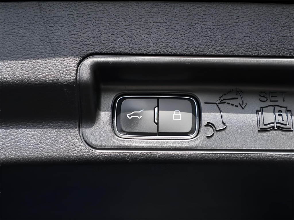 2021 Ford Explorer ST photo 18