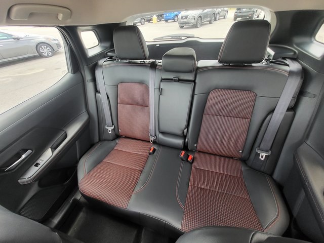 2025 Nissan Kicks SR photo 11