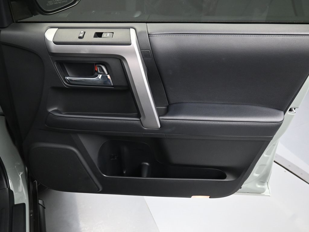 2022 Toyota 4Runner SR5 Trail photo 31