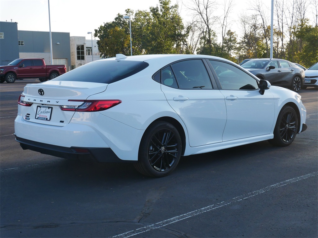 2025 Toyota Camry SE photo 4