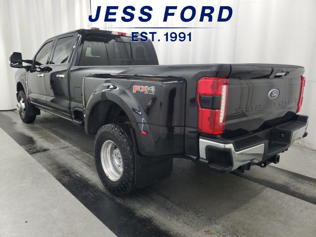 2023 Ford F-350 Lariat photo 2