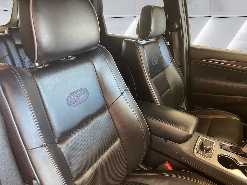 2020 Jeep Grand Cherokee Overland photo 13