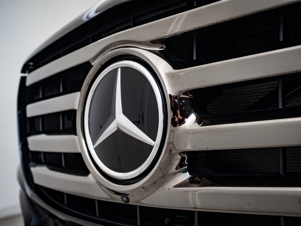 2025 Mercedes Benz GLS 450 4MATIC photo 3