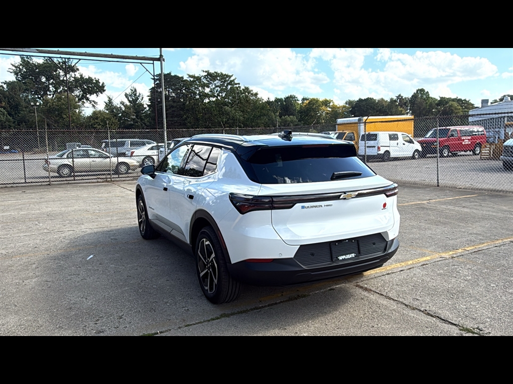 2026 Chevrolet Equinox EV 1LT photo 4