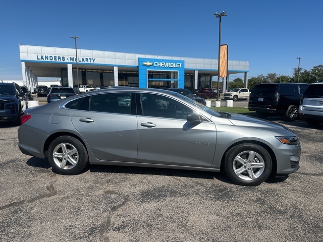 2023 Chevrolet Malibu LS photo 2