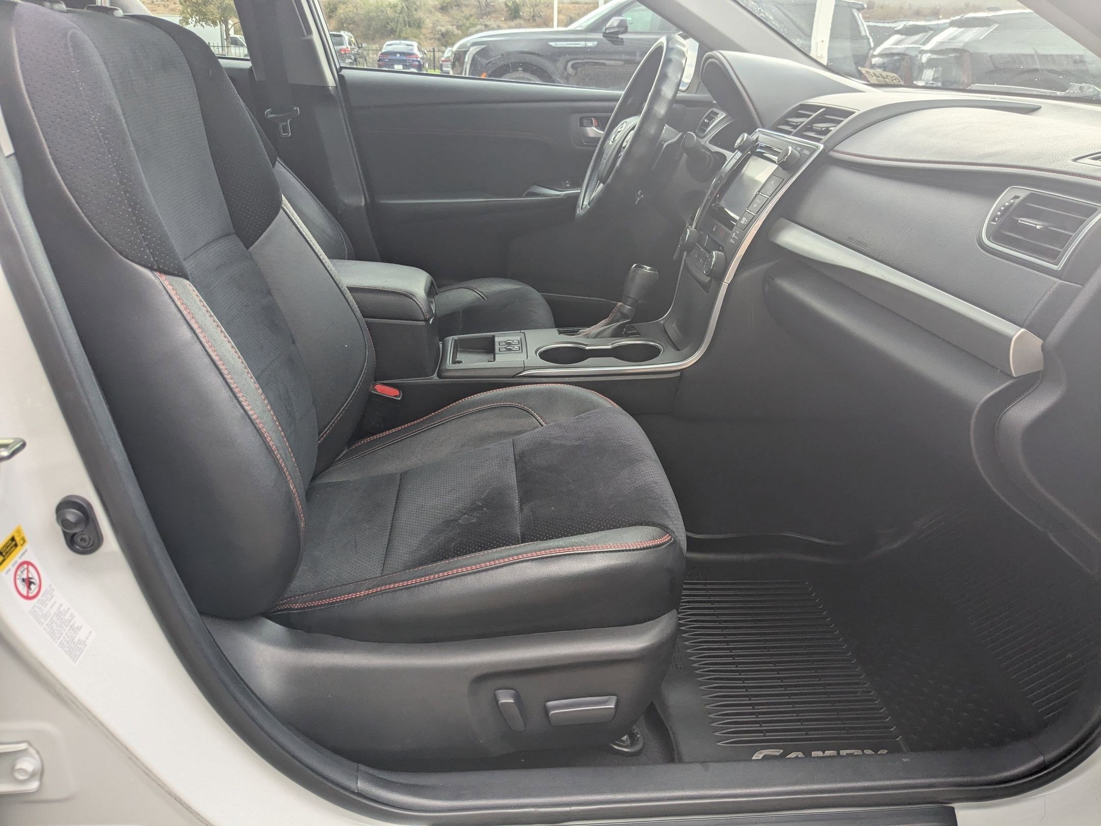 2015 Toyota Camry XSE photo 15