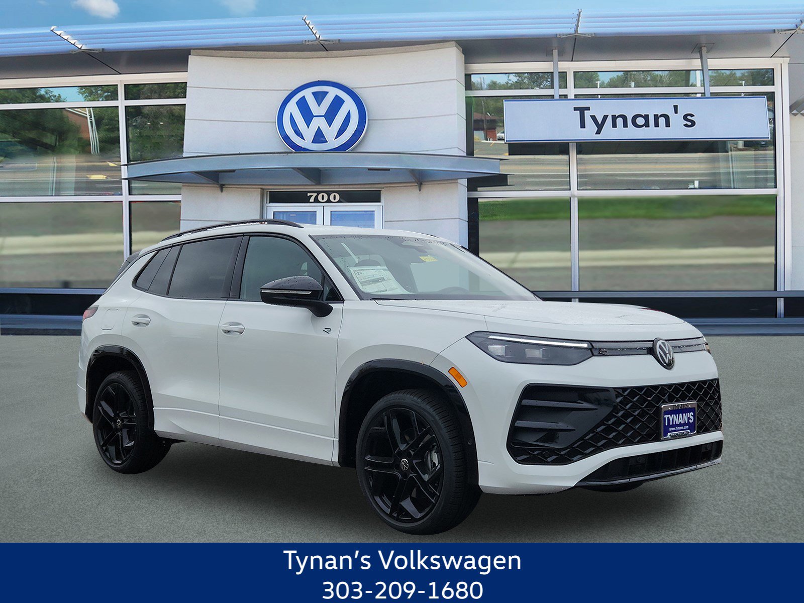 2025 Volkswagen Tiguan SE R-LINE BLACK's photo