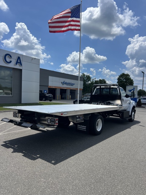 2024 Ford F-650 Base photo 3