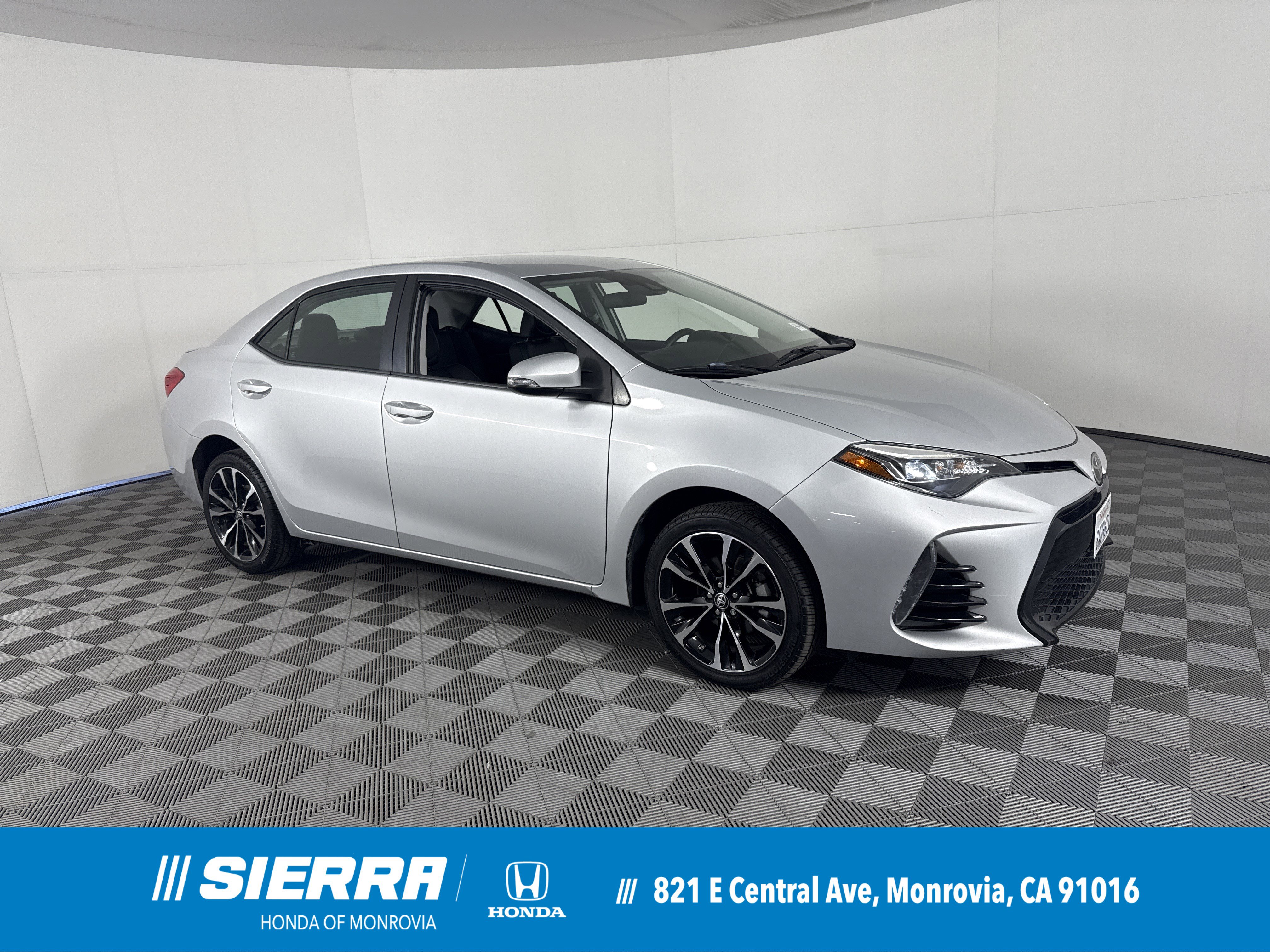 2017 Toyota Corolla SE's photo