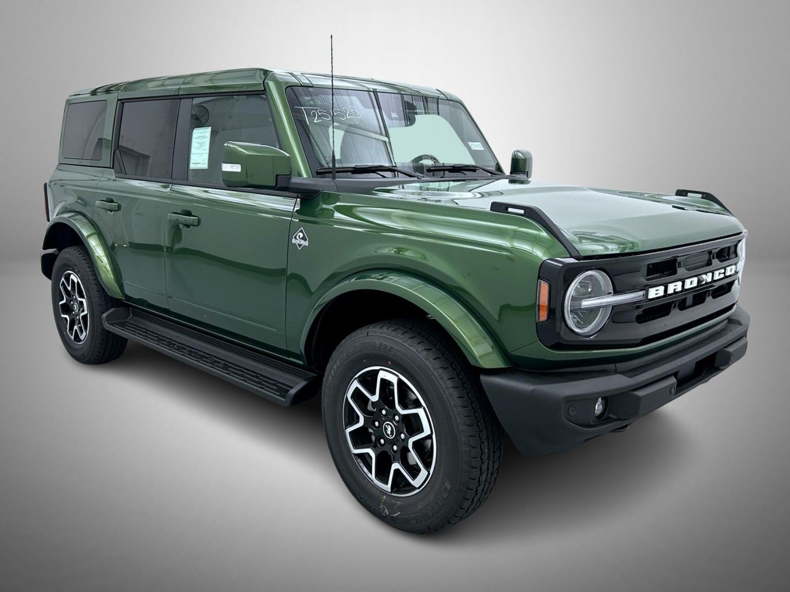 2025 Ford Bronco Outer Banks photo 3