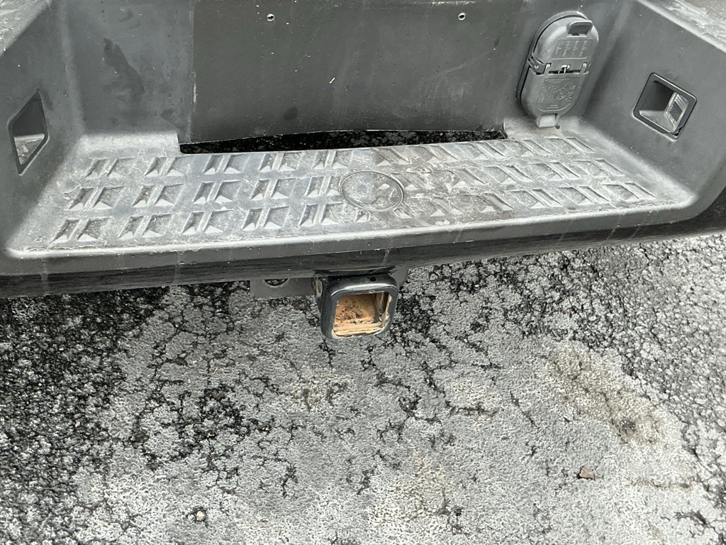 2023 Nissan Titan SV photo 3