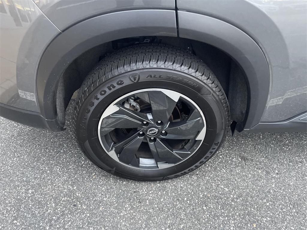2024 Nissan Rogue SV photo 11