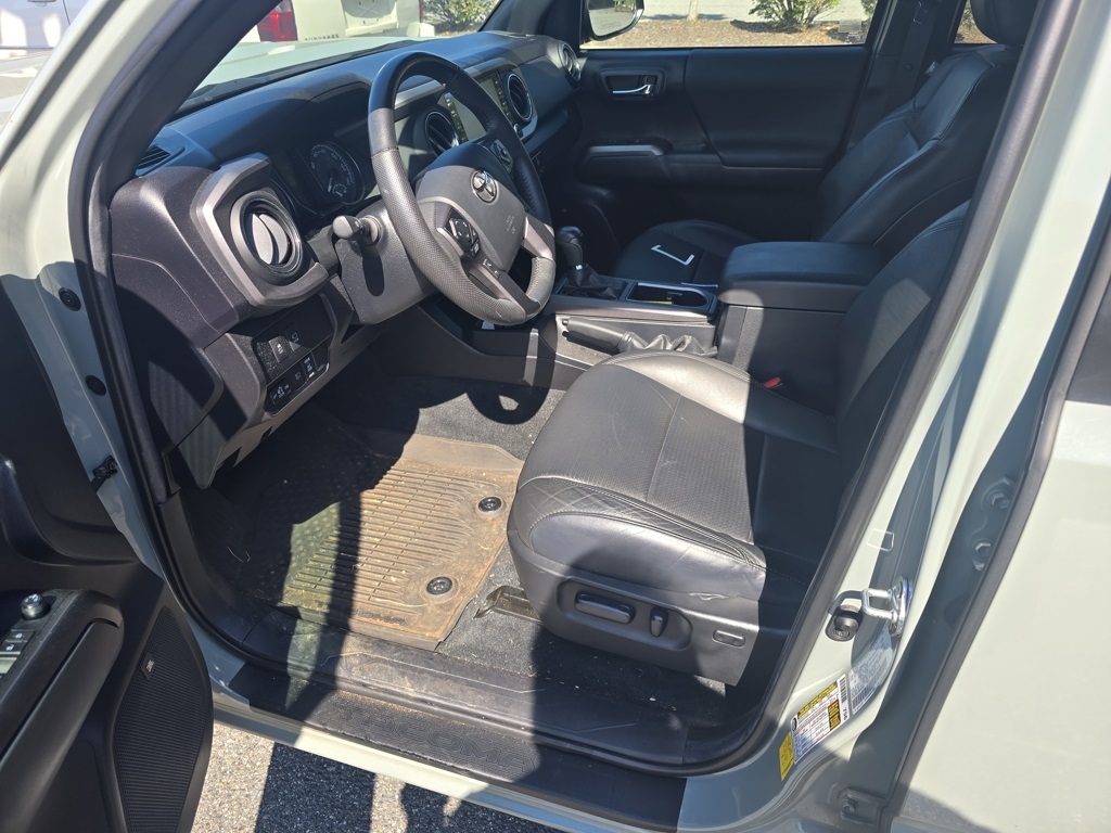 2022 Toyota Tacoma TRD Sport photo 10