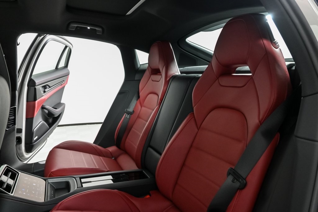 2025 Porsche Panamera Base photo 18