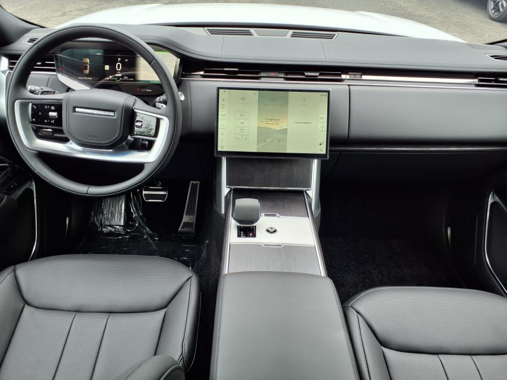 2025 Land Rover Range Rover SE photo 4