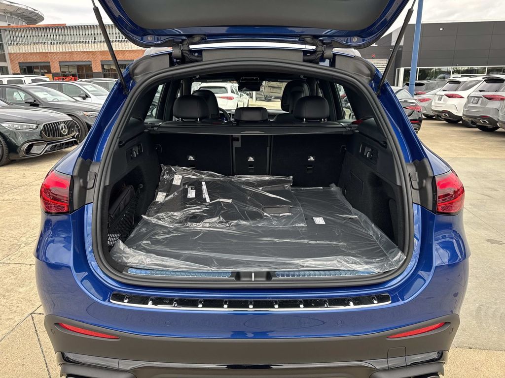 2026 Mercedes Benz GLC 43 AMG 4MATIC photo 3