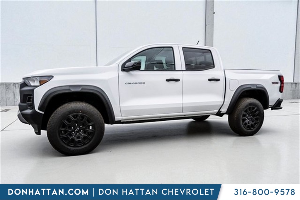 2026 Chevrolet Colorado Trail Boss photo 2