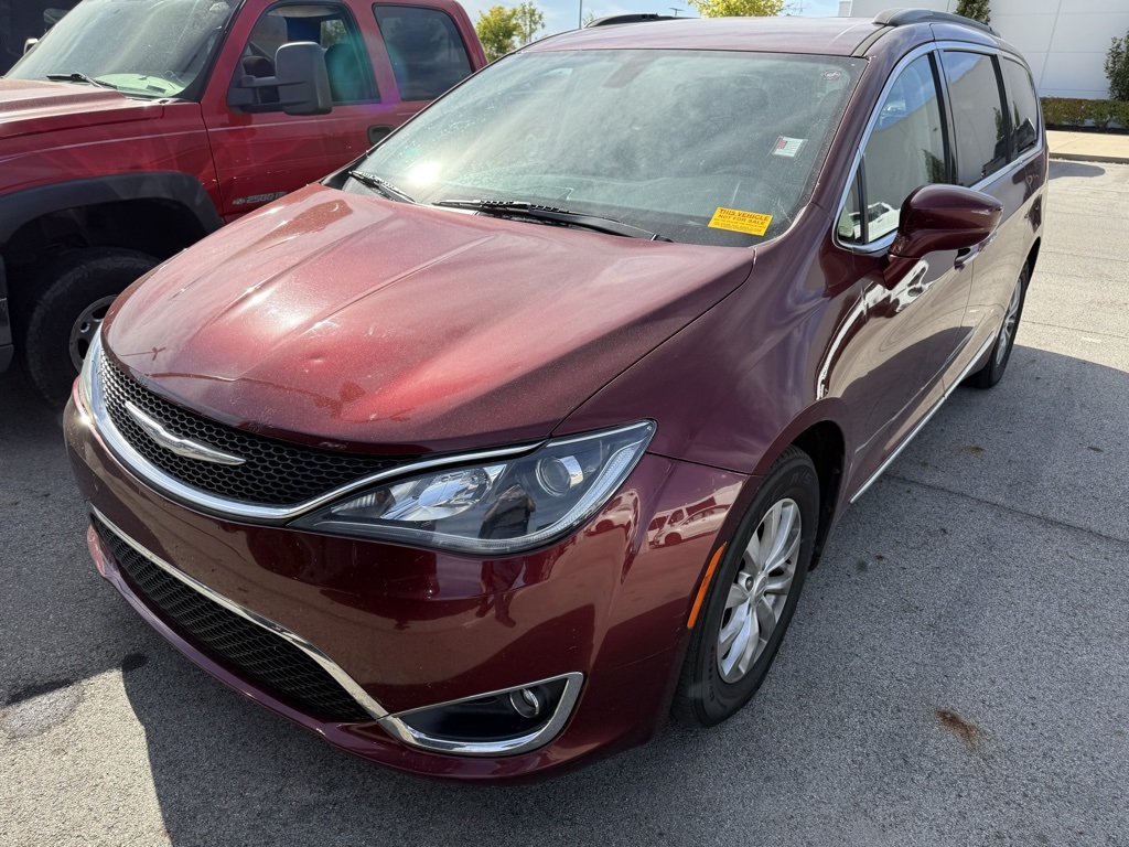 2017 Chrysler Pacifica Touring L photo 3