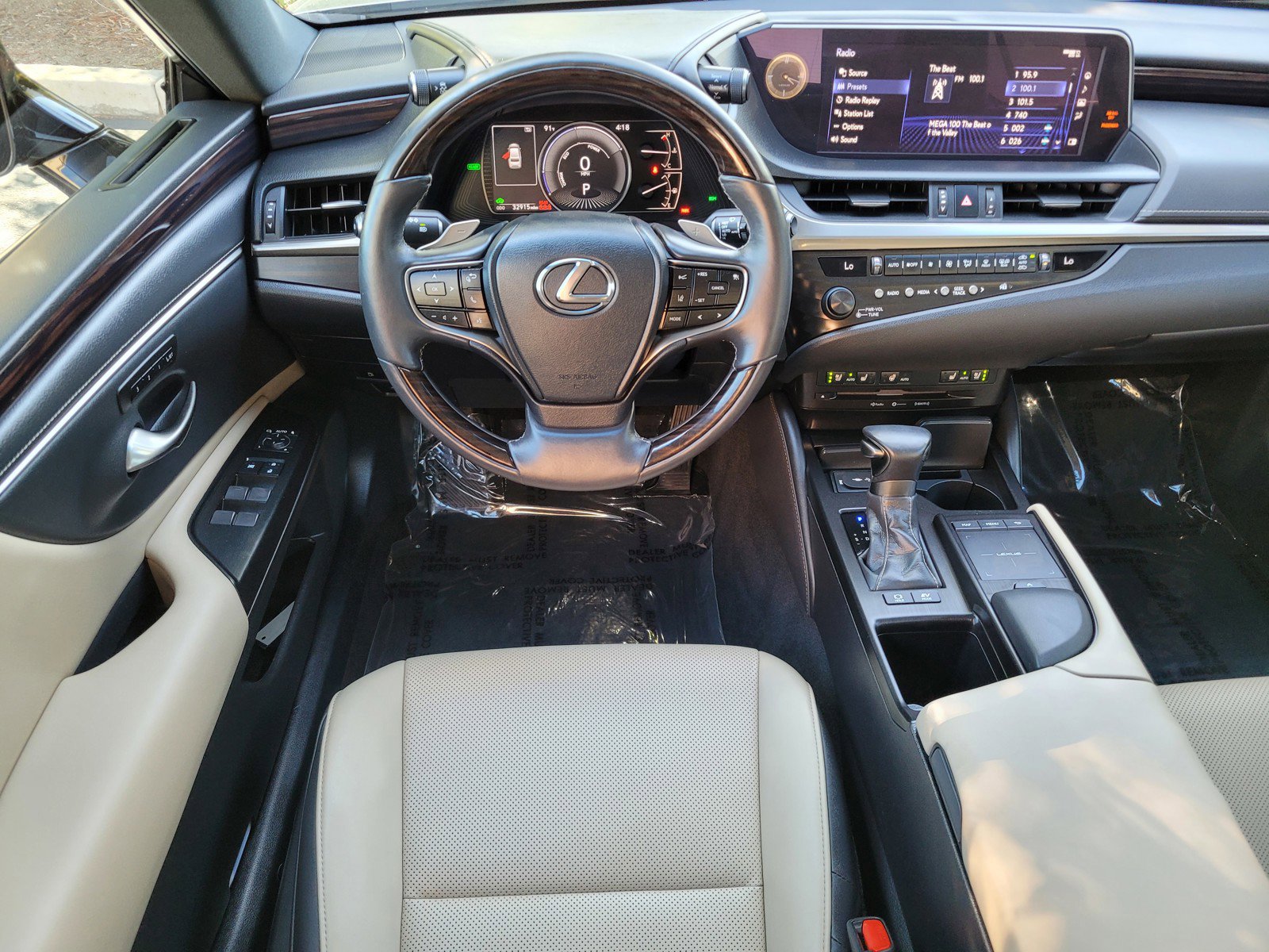 2020 Lexus ES 300h photo 12