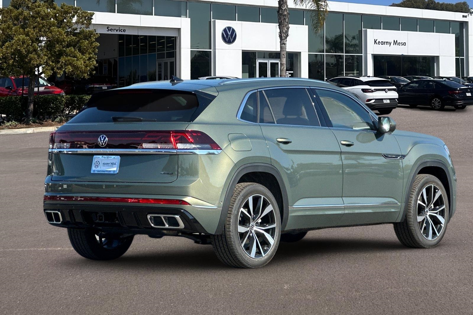 2026 Volkswagen Atlas Cross Sport SEL Premium R-Line photo 4