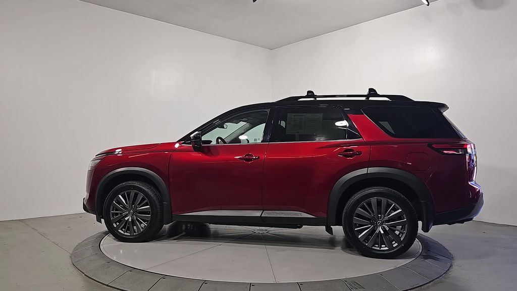 2024 Nissan Pathfinder SL photo 2