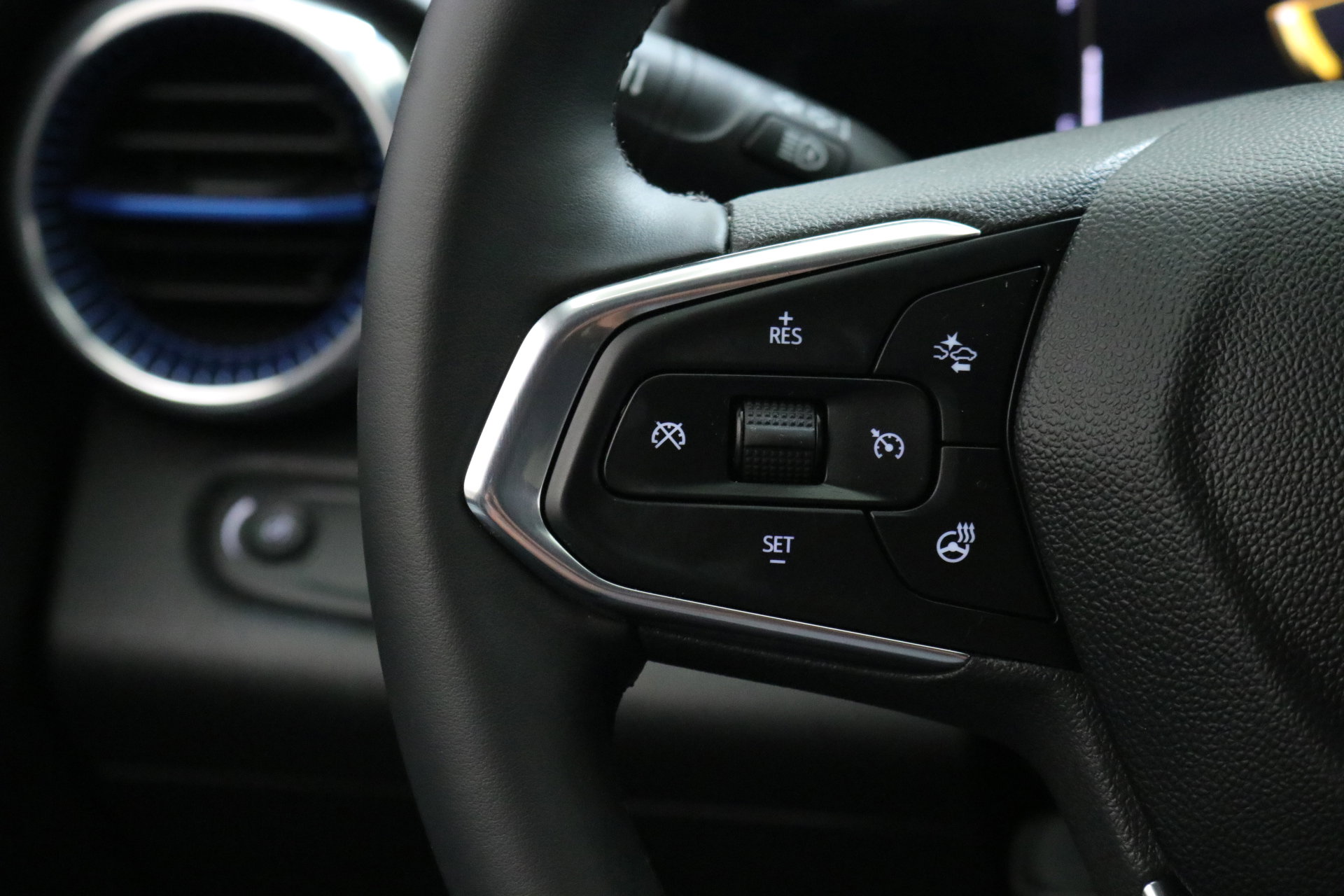 2025 Chevrolet Trax LT photo 10