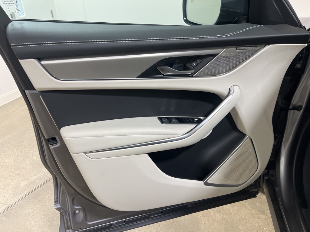 2025 Jaguar F-PACE P250 R-Dynamic S photo 7