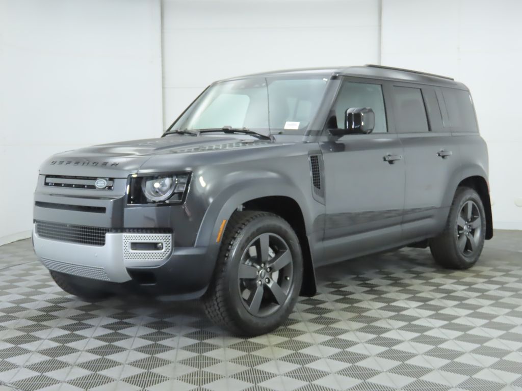 2025 Land Rover Defender S's photo