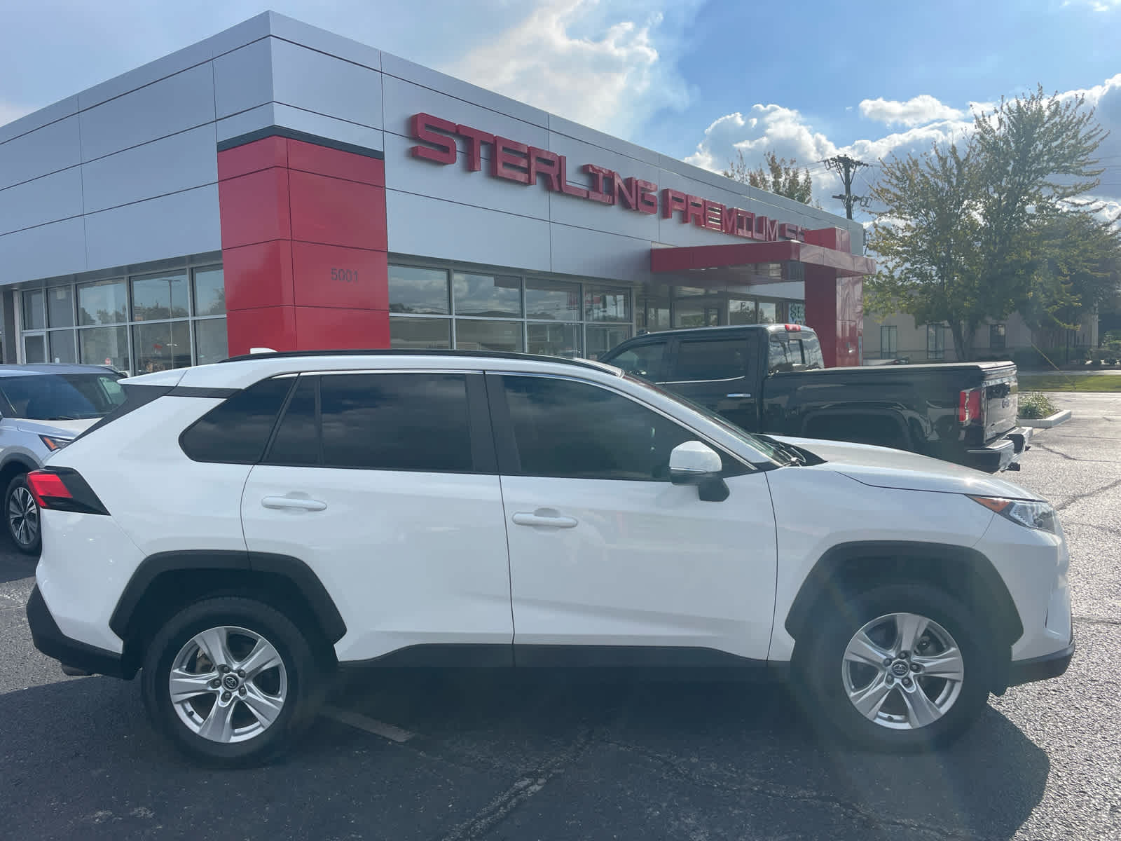 2020 Toyota RAV4 XLE's photo