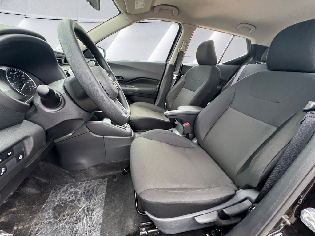 2025 Nissan Kicks Play S photo 8