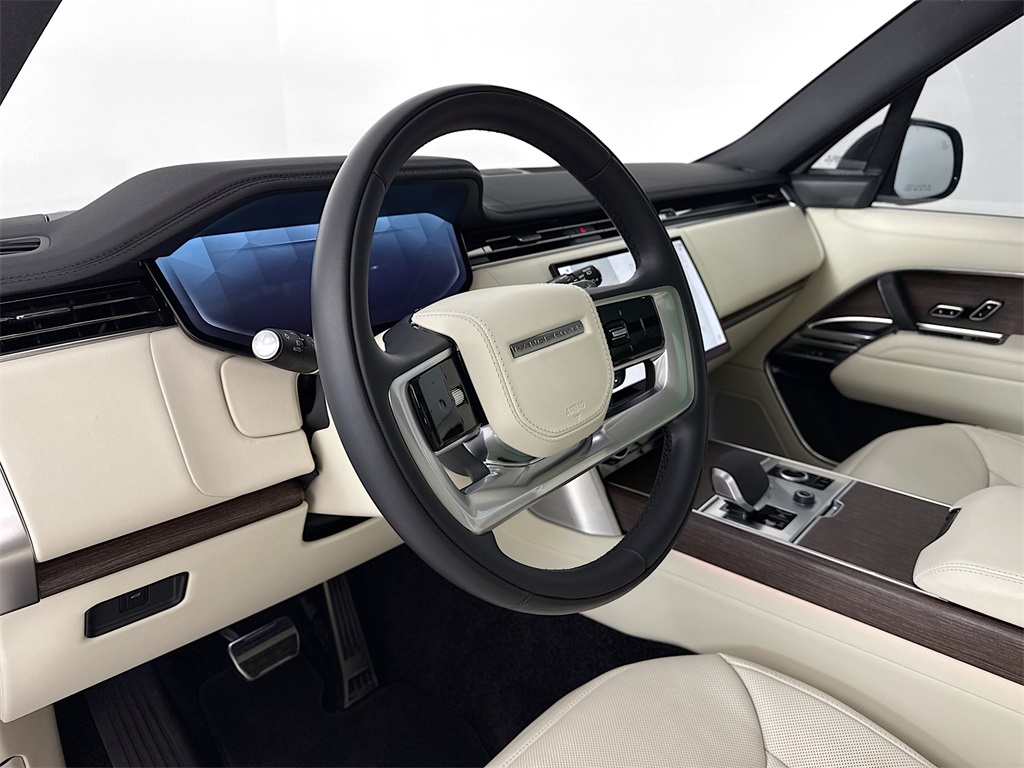 2023 Land Rover Range Rover SE photo 4