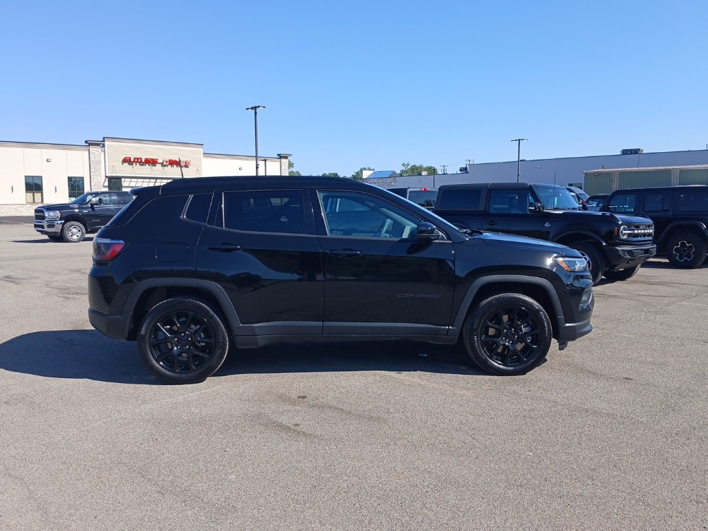 2023 Jeep Compass North Edition Latitude photo 5